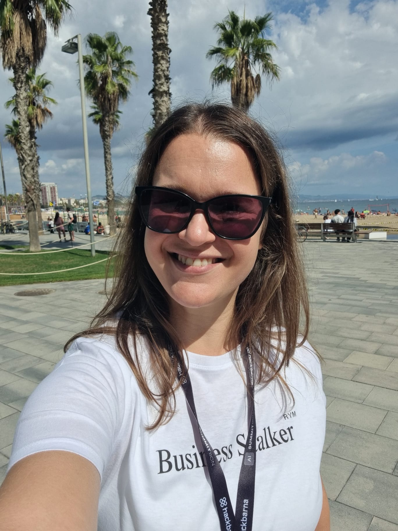 Ylenia Porras, fundadora de Kirai, en el paseo marítimo de Barcelona